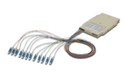 Splittercassette met 12 pigtails, voorgemonteerd, LC (APC), OS2