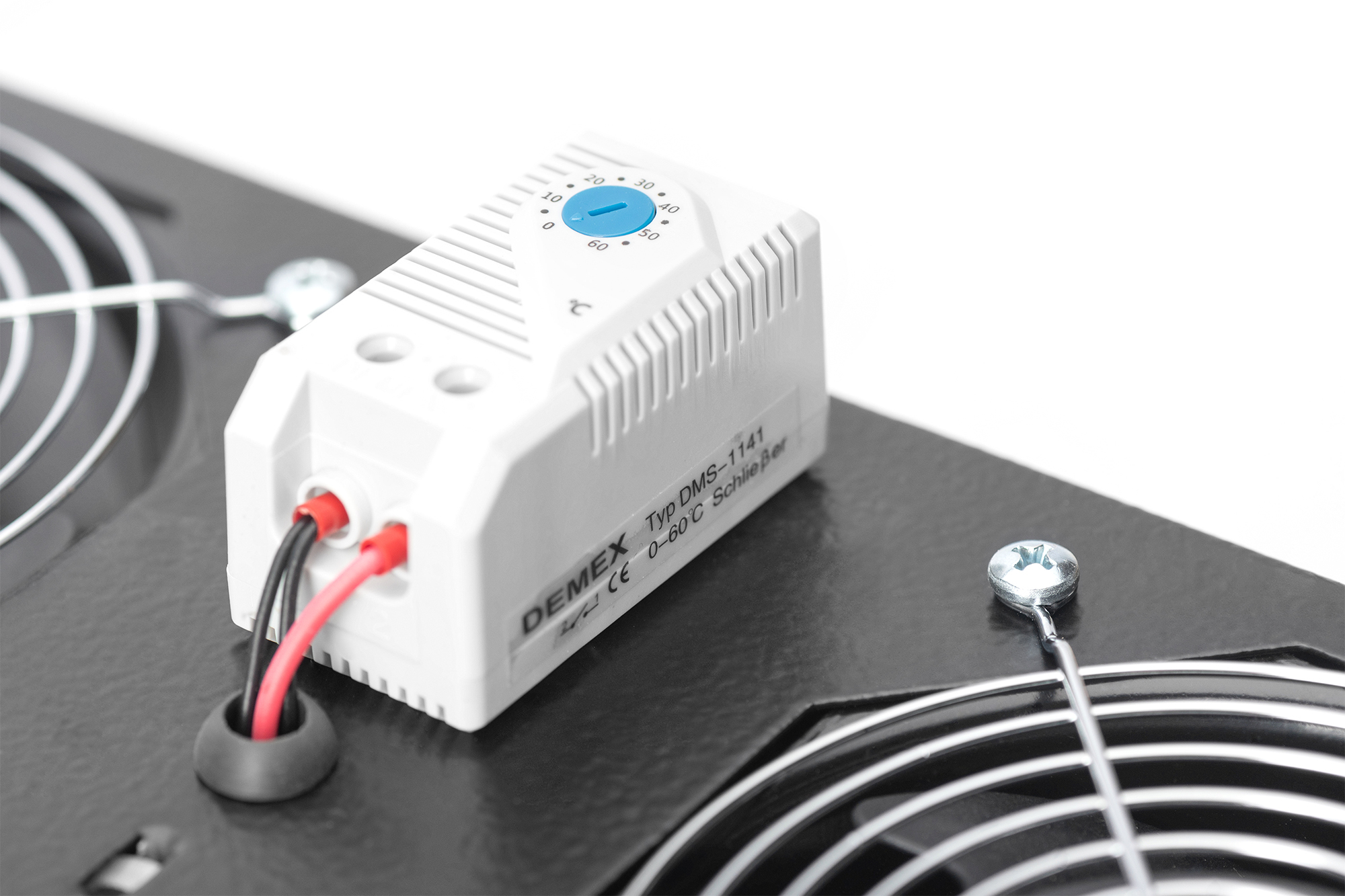 Op het dak gemonteerde ventilatoreenheid voor wandbehuizingen van 483 mm (19") - Afbeelding 4