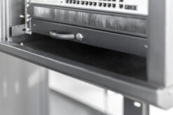 Alternative view of Afsluitbare lade voor 482,6 mm (19") netwerk- en serverbehuizingen, 1U