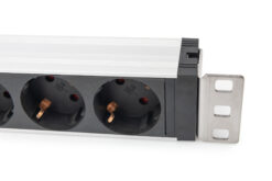 Alternative view of Meervoudige wandcontactdoos met aluminium profiel en schakelaar, overspanningsbeveiliging, geïntegreerd netfilter, 5-voudige wandcontactdoos met randaarde, 2 m voedingskabel met randaardestekker