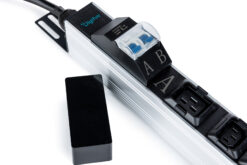 Basis IT PDU, 1-fasig 32 A, 24 x C13, 2 x C19, 4 x geaarde stopcontacten, 3 m aansluitkabel, IEC 60309 32 A-stekker - Afbeelding 4