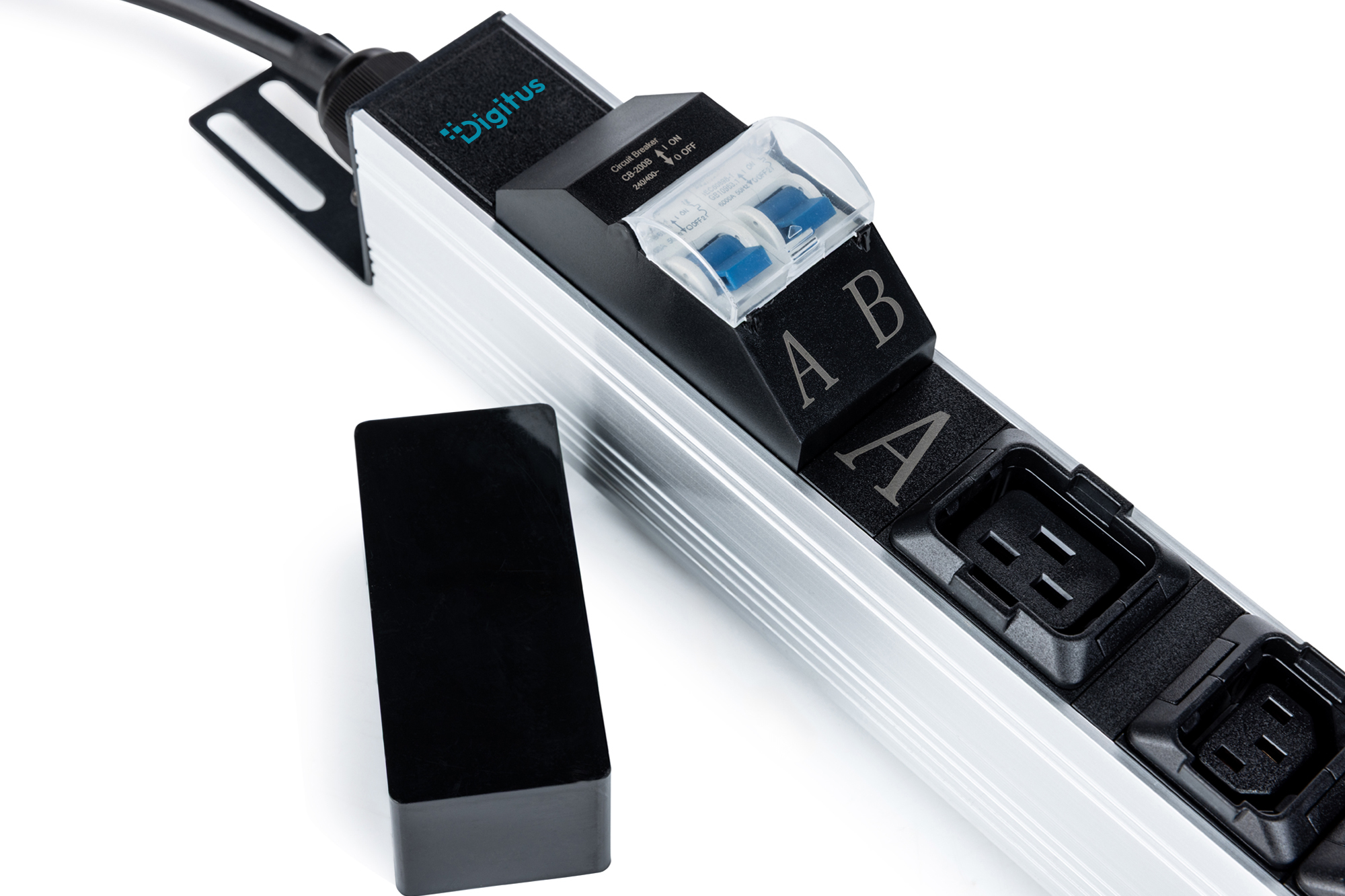 Basis IT PDU, 1-fasig 32 A, 24 x C13, 2 x C19, 4 x geaarde stopcontacten, 3 m aansluitkabel, IEC 60309 32 A-stekker - Afbeelding 4