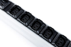 Alternative view of Basis IT PDU, 1-fasig 32 A, 24 x C13, 2 x C19, 4 x geaarde stopcontacten, 3 m aansluitkabel, IEC 60309 32 A-stekker