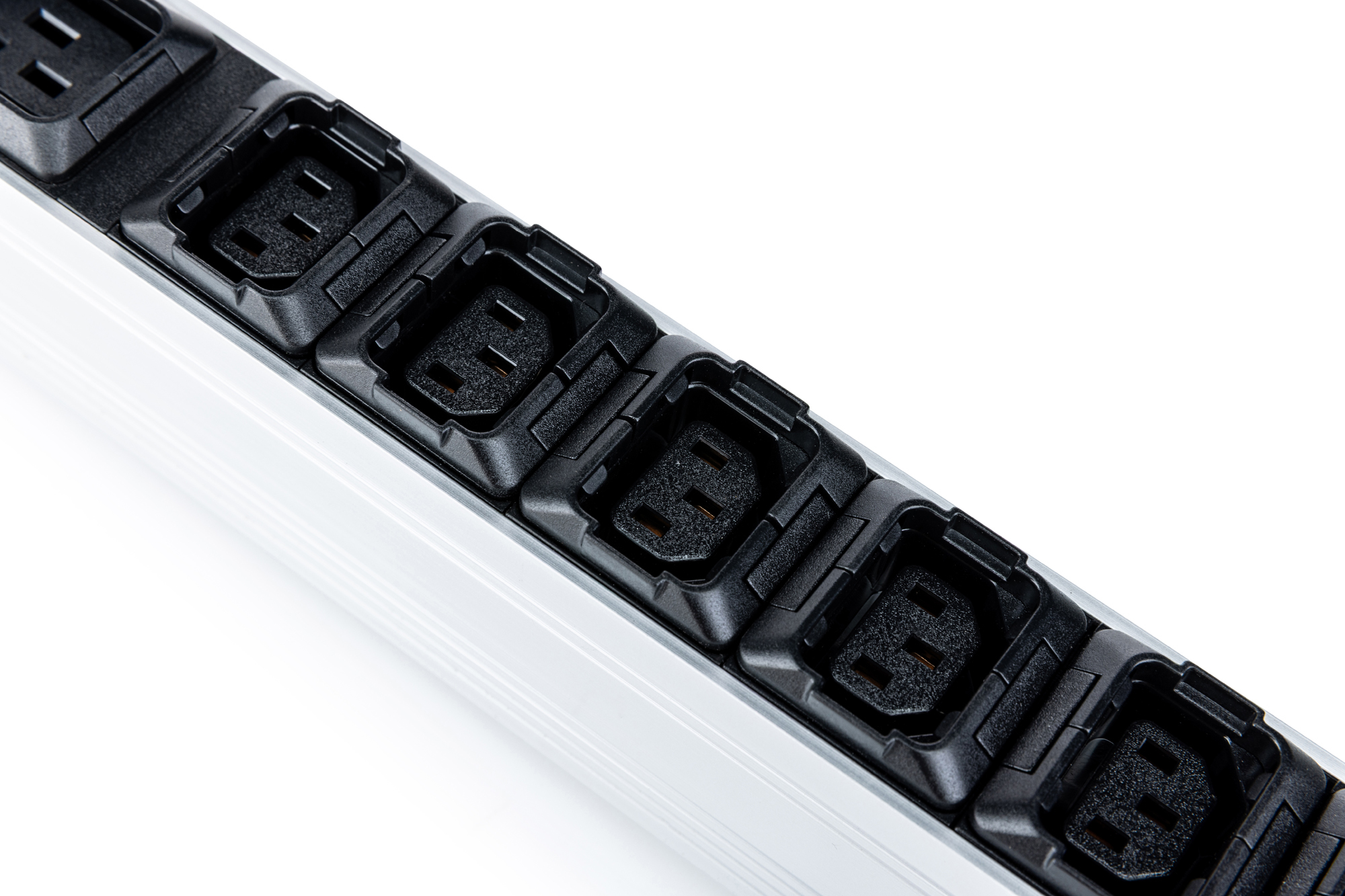 Basis IT PDU, 1-fasig 32 A, 24 x C13, 2 x C19, 4 x geaarde stopcontacten, 3 m aansluitkabel, IEC 60309 32 A-stekker - Afbeelding 2