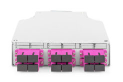 Alternative view of Glasvezel top-hat railbox, MM-OM4, gemonteerd, met SC-adapter en pigtail