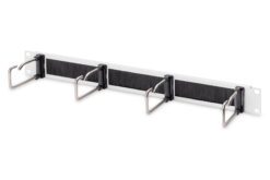 Kabelmanagementpaneel met stalen beugels en borstelstrip voor 19" (482,6 mm) kasten, 1U