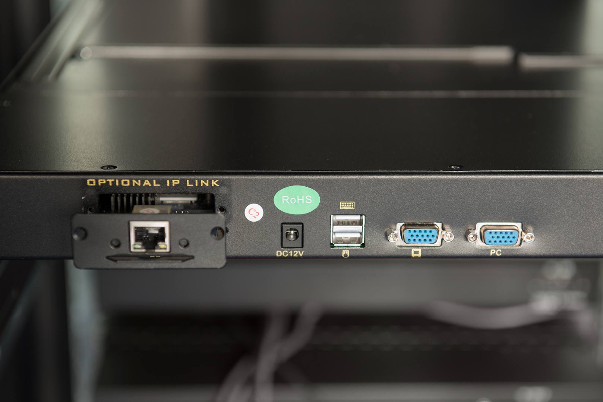 Modulaire console met 17-inch TFT (43,2 cm), 16-poorts KVM & touchpad, Amerikaans toetsenbord - Afbeelding 3