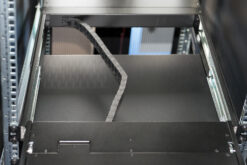 Modulaire console met 17-inch TFT (48,3 cm), 16-poorts Cat.5 KVM & touchpad, Duits toetsenbord - Afbeelding 3