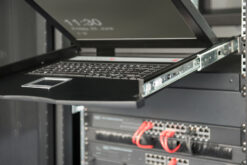 Modulaire HD LCD KVM-console met 19" TFT, 16-poorts VGA KVM-aansluiting, touchpad, Zwitserse toetsenbordindeling - Afbeelding 5